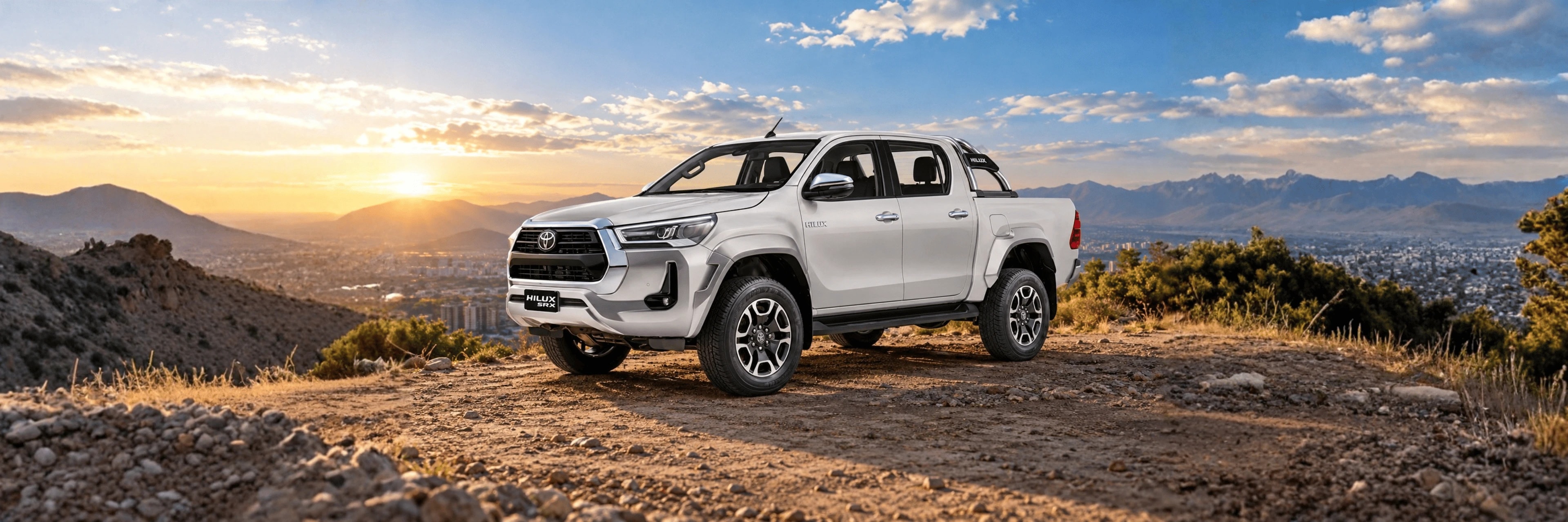 Camioneta Toyota Hilux estacionada al atardecer